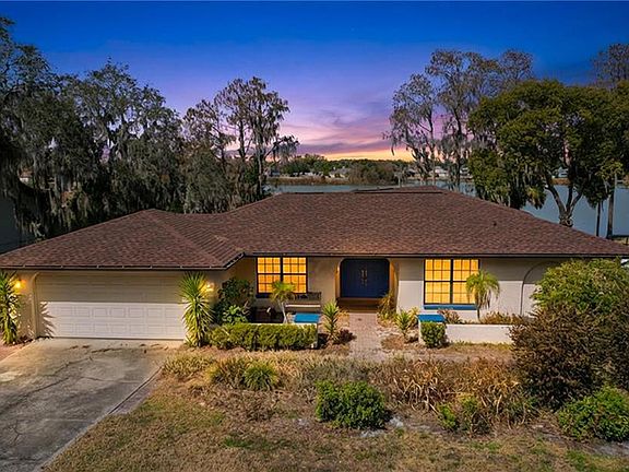 3rd image of 23059 Geneva Rd