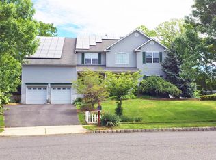 4 Red Oak Ct, Monroe Twp, NJ 08831