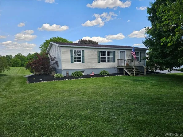 1163 Perry Rd, Pavilion, NY 14525