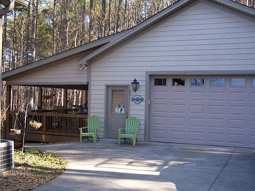 2nd image of 2466 Wellesbourne Ln
