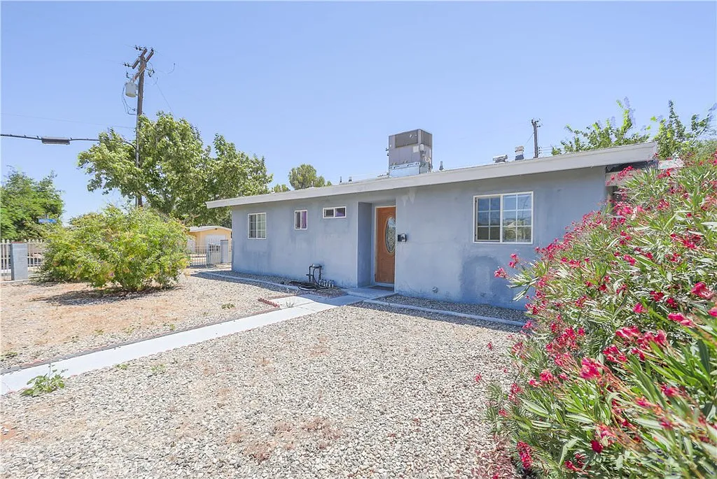 3 bed, 974 sqft, $2,650 — Photo 2