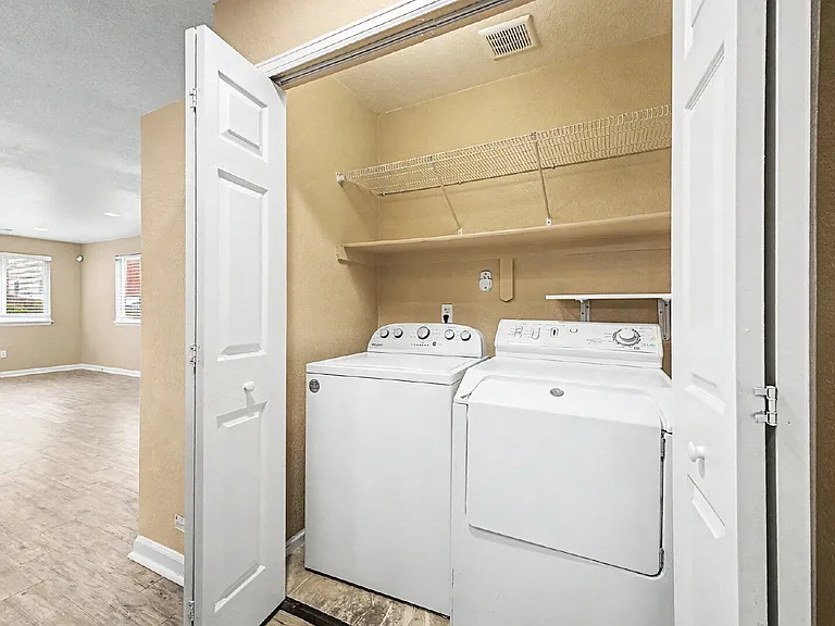 2073 W Hillside Ave — Photo 19