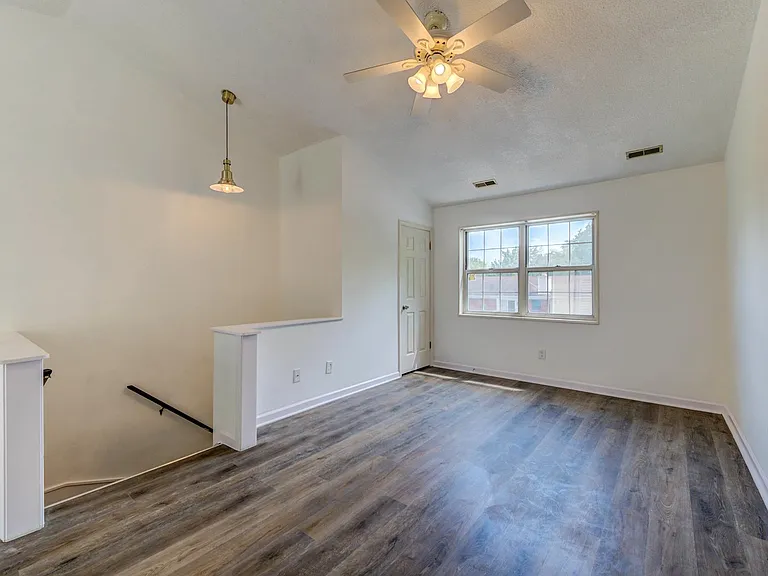 1640 E Swan Cir — Photo 3