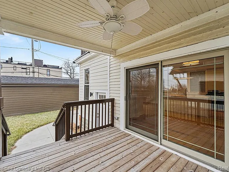 1463 Baldwin St — Photo 16