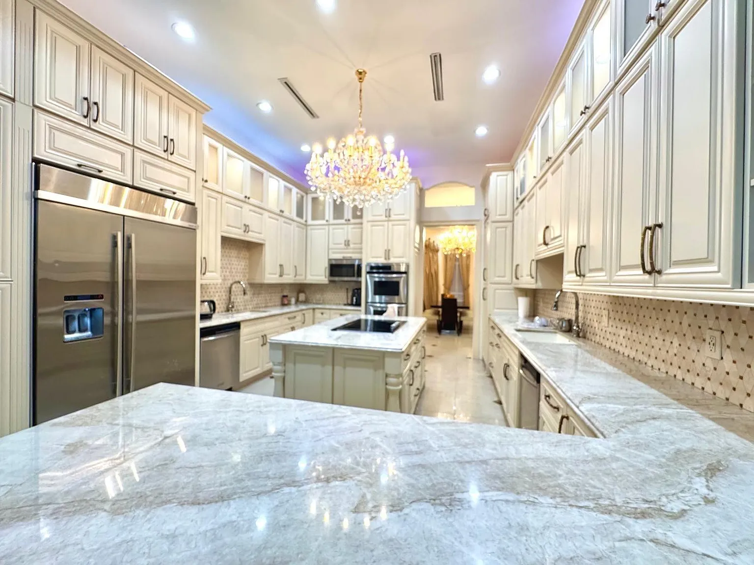 5 bed, 5.0 bath, 4243 sqft, $10,500 — Photo 1
