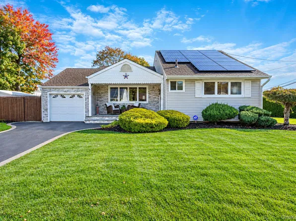 33 Gaulton Drive, North Babylon, NY 11703
