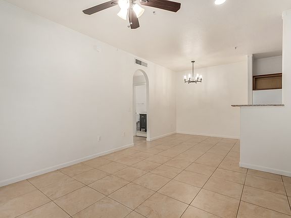 3rd image of 2929 W Yorkshire Dr Unit 1093