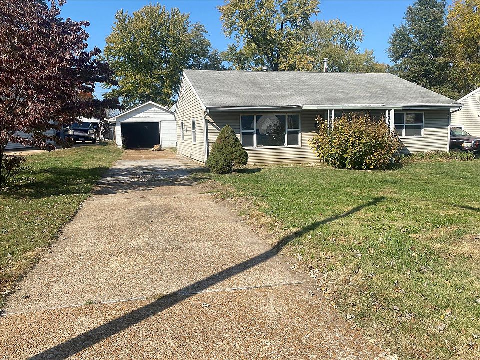 1st image of 15 Saint George Ct
