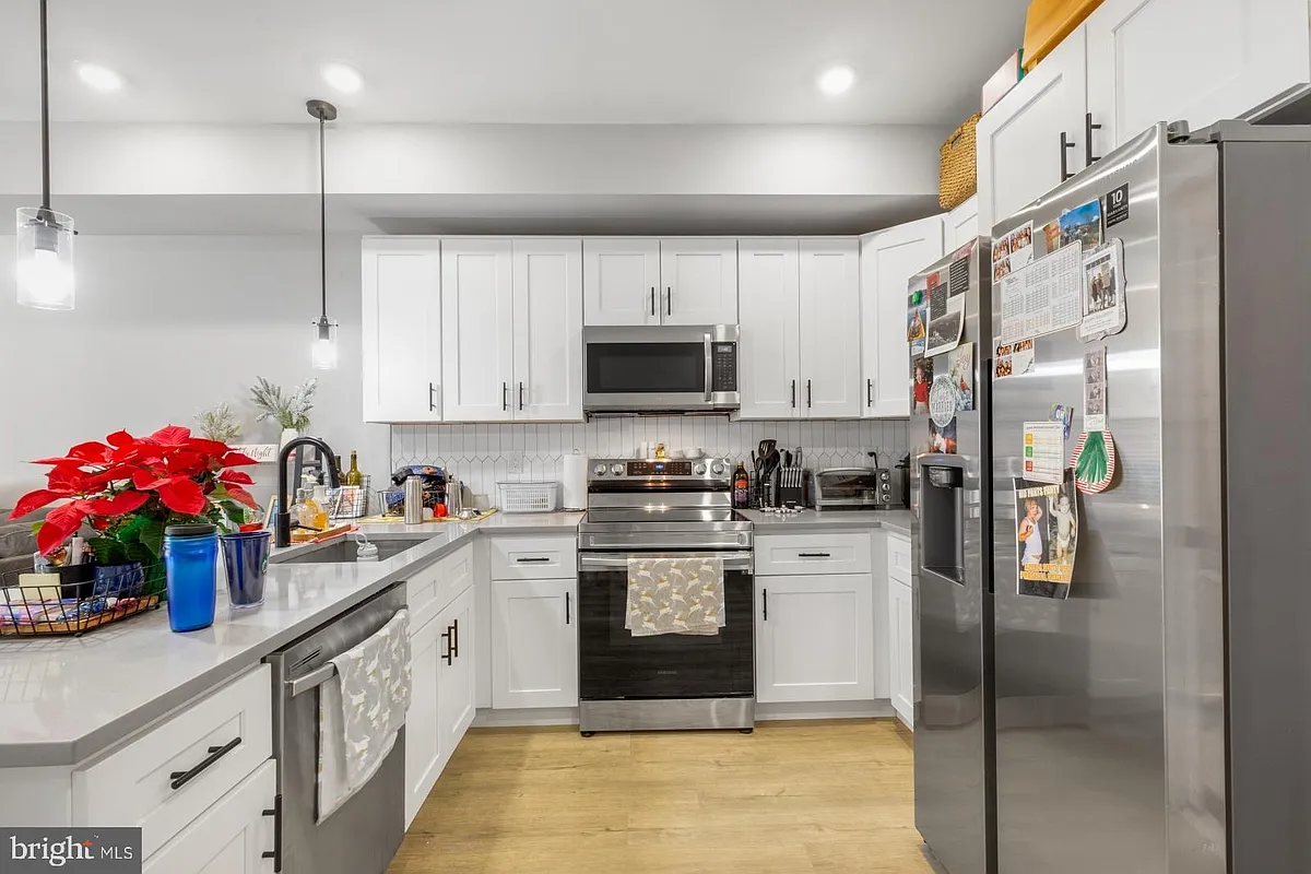 Building Photo - 919 N 15th St #1R