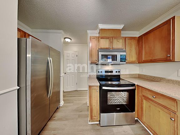 3rd image of 1302 River Rock Dr
