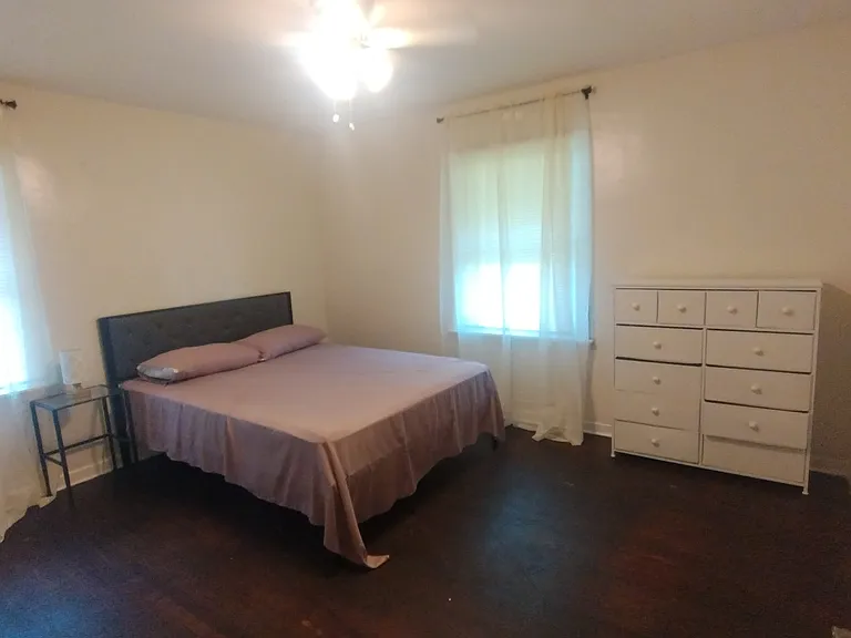 Queen Bedroom $800