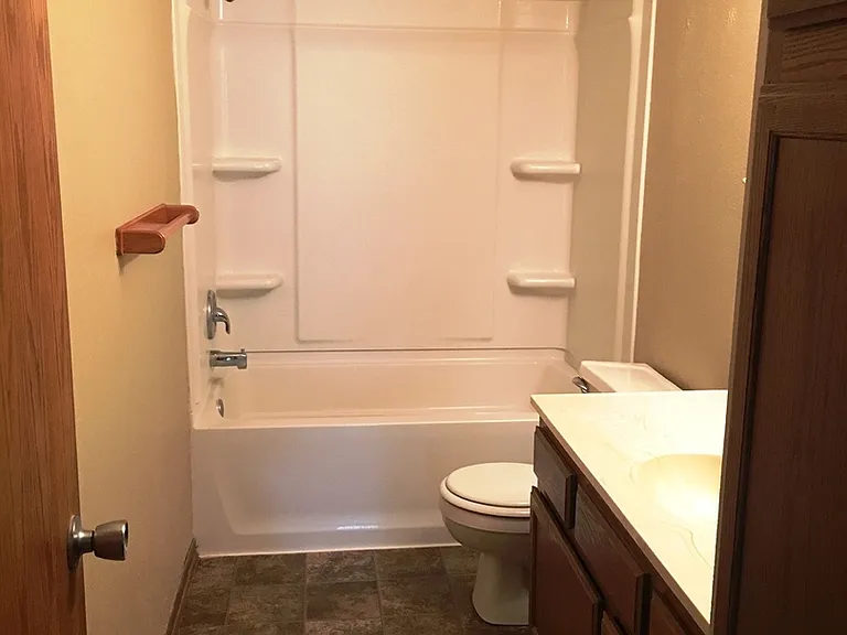 716 Washington Ct NW — Photo 5