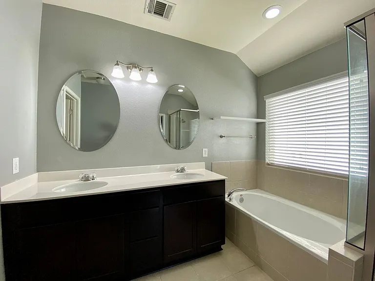 466 Eagle Brook Ln — Photo 11