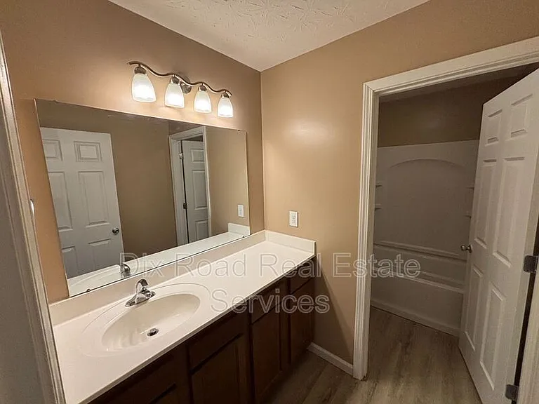 100 Kaitlin Way — Photo 21