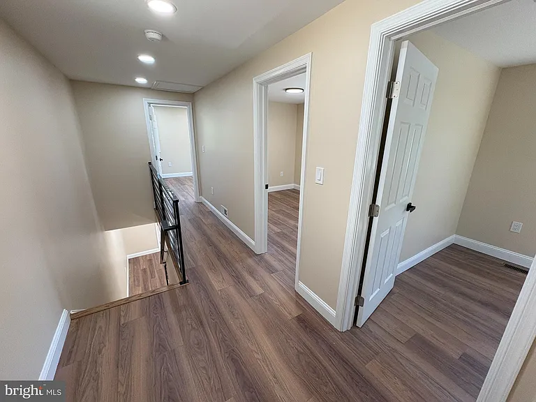 2344 Hamilton Ave — Photo 14
