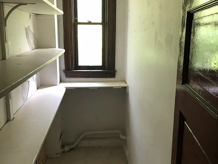 240 11th St #2 — Photo 8