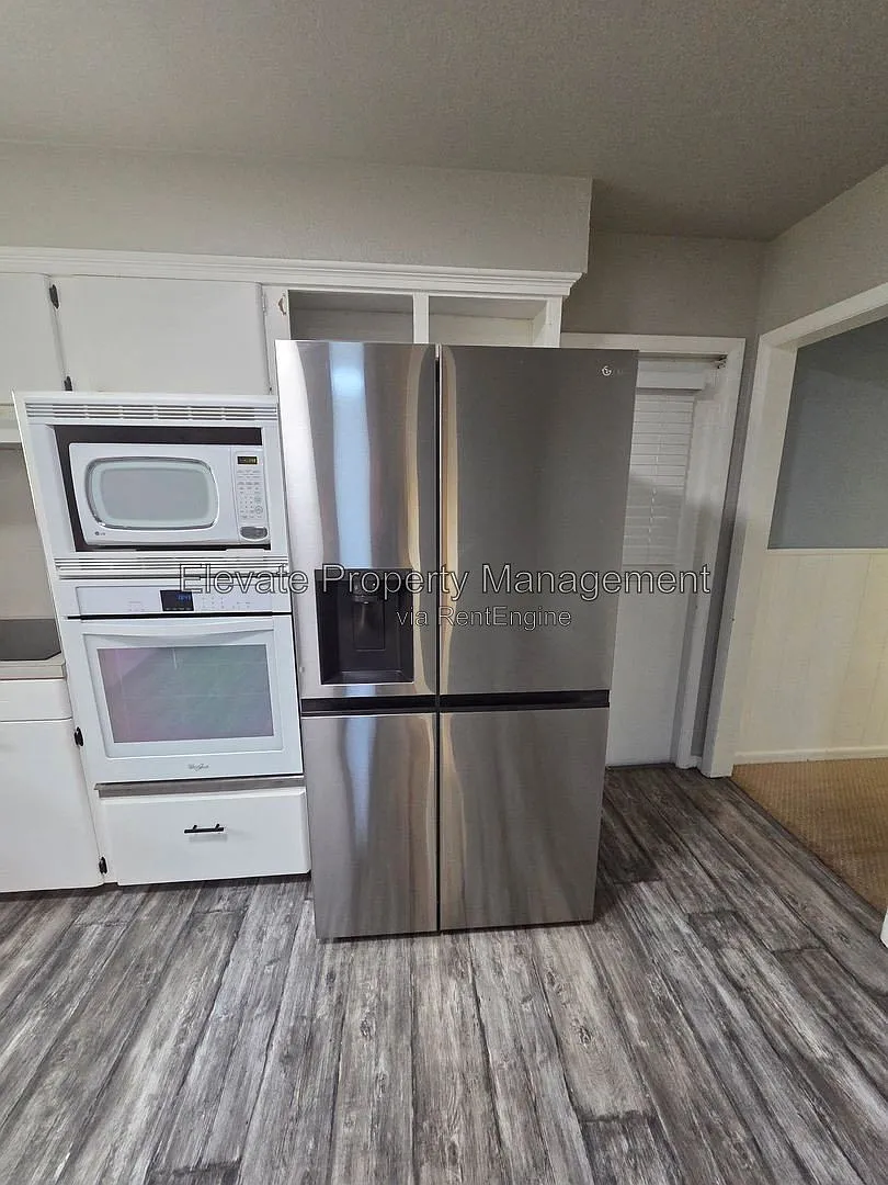3 bed, 2.5 bath, 1640 sqft, $1,745 — Photo 4