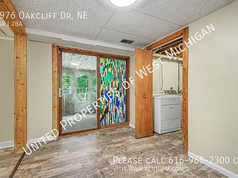 1976 Oakcliff Dr NE — Photo 10
