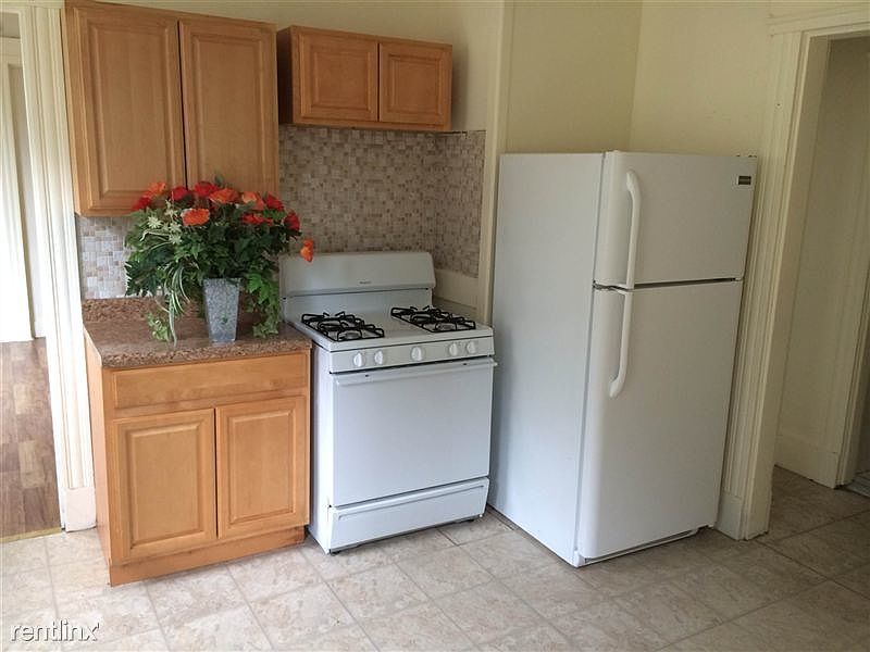 2nd image of 257 Lombard St #1