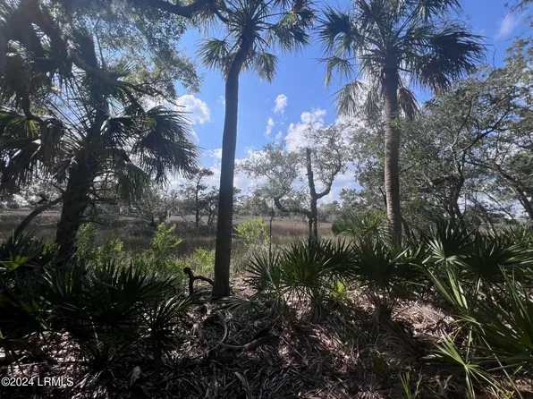 16 Lakeview Ln, Saint Helena Island, SC 29920
