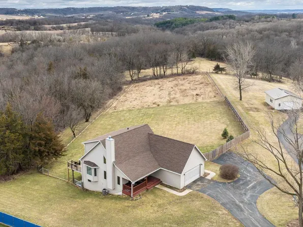 1765 William Dr, Galena, IL 61036