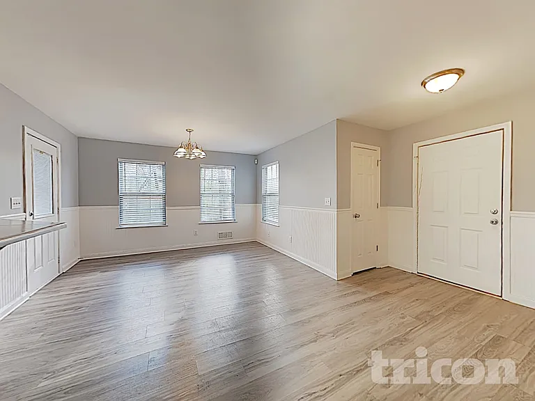 162 Robbens Dr — Photo 6