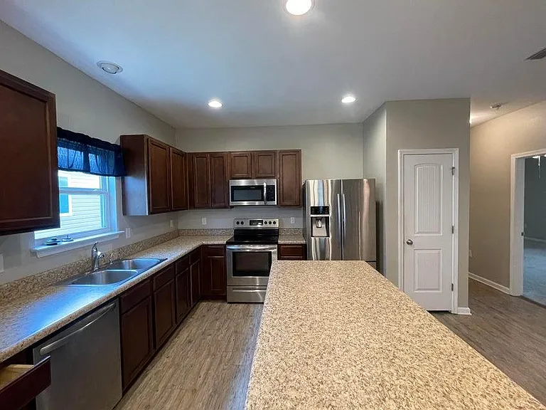 186 Cornelia St — Photo 10