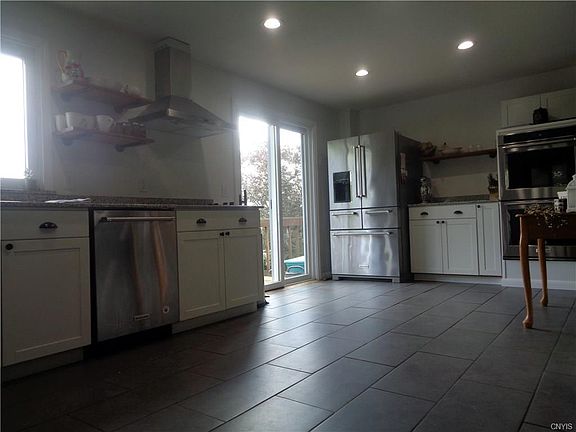 3rd image of 453 Surrey Dr