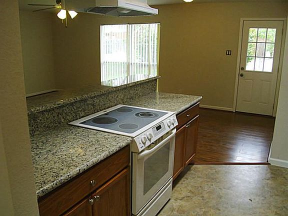 5th image of 3932 Corkwood Dr