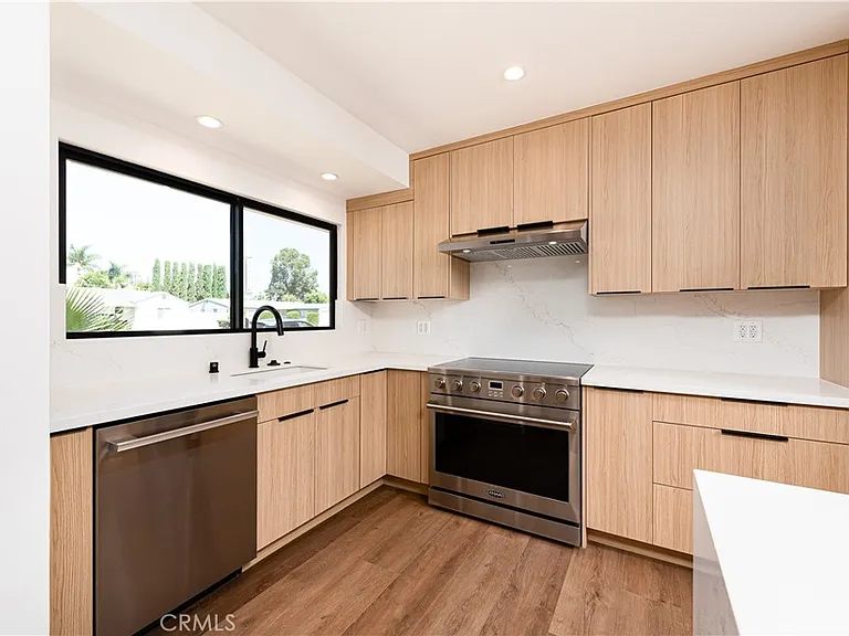 7008 Aura Ave — Photo 7
