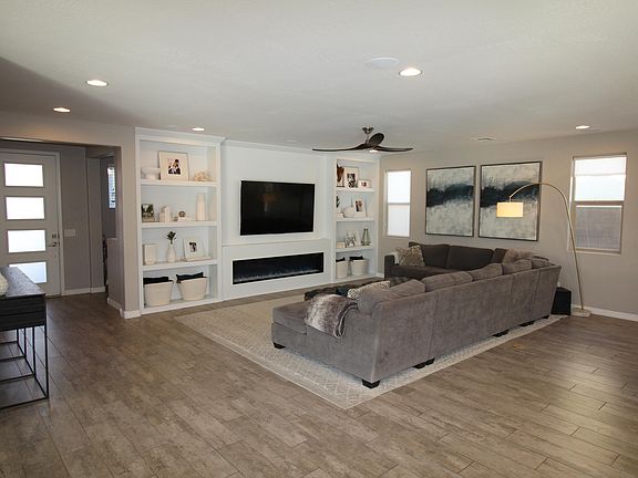 5th image of 3257 E Orleans Dr