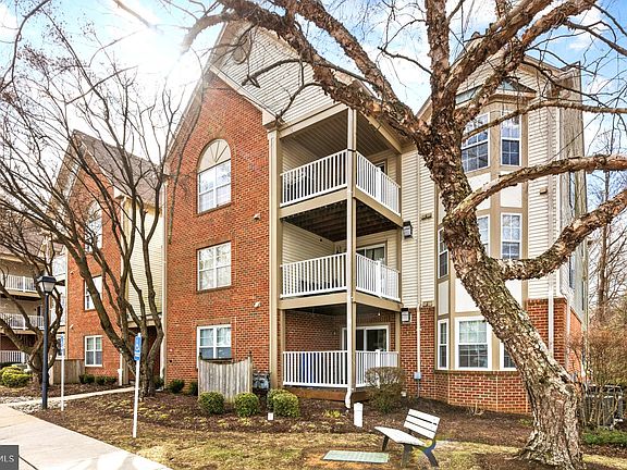 3rd image of 621 Admiral Dr Unit 206