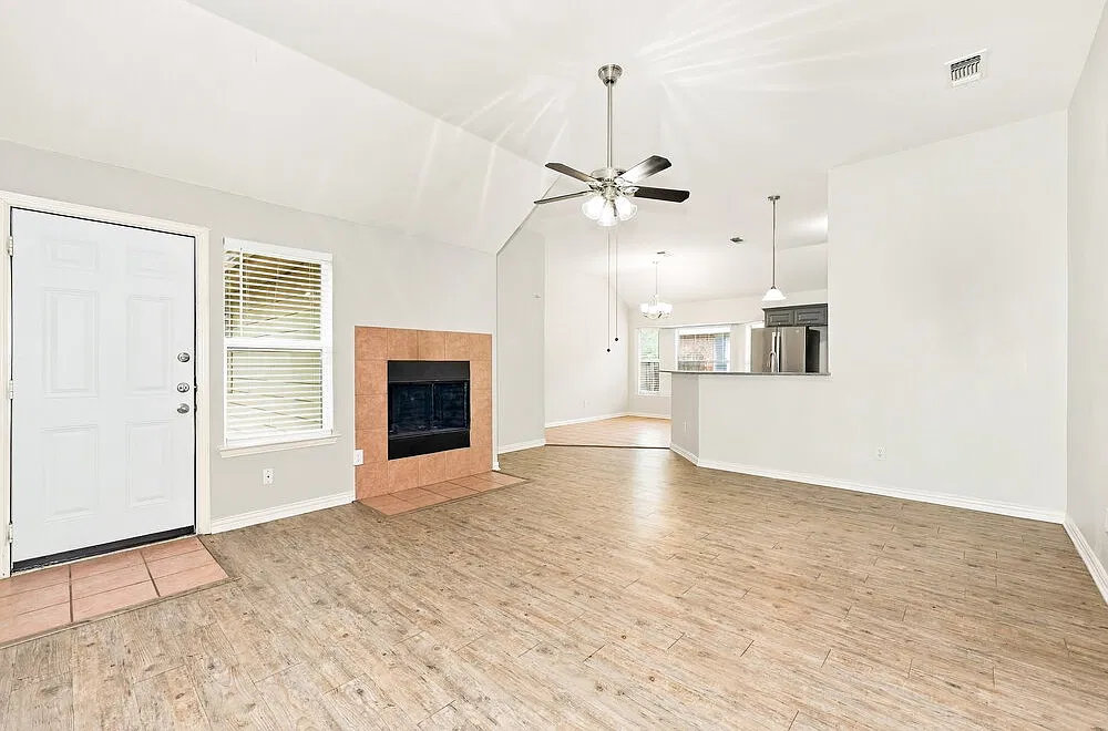 3 bed, 2.0 bath, 1736 sqft, $1,805 — Photo 4