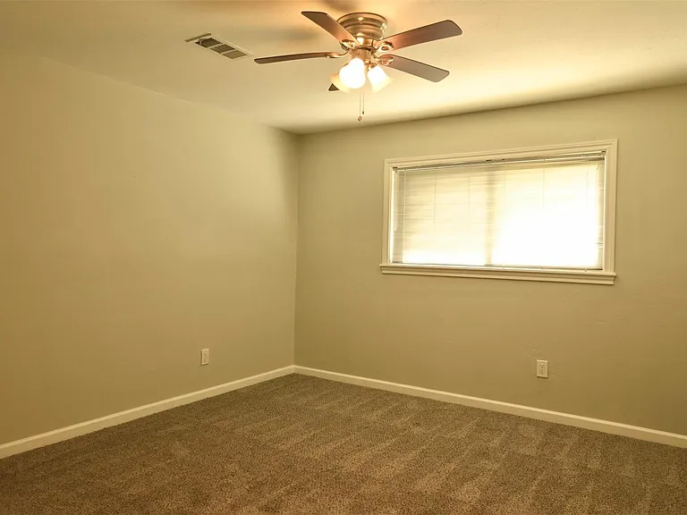 9810 Cliffwood Dr — Photo 19