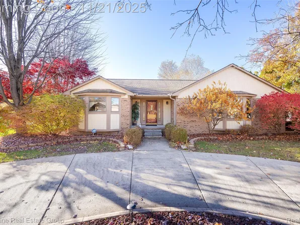 23965 Whittaker Dr, Farmington, MI 48335