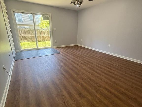 3rd image of 19 Springtide Ct