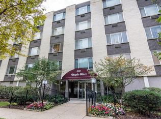 201 S Maple Ave APT 102, Oak Park, IL 60302