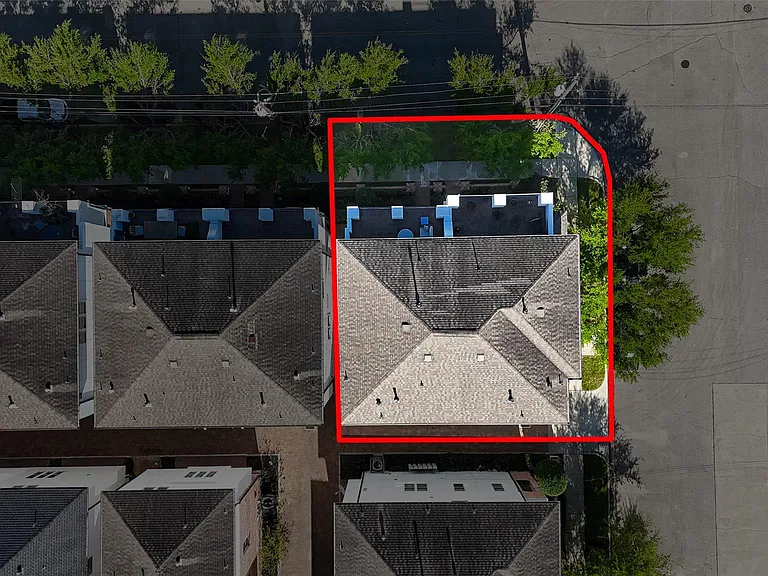 705 Delano St — Photo 47