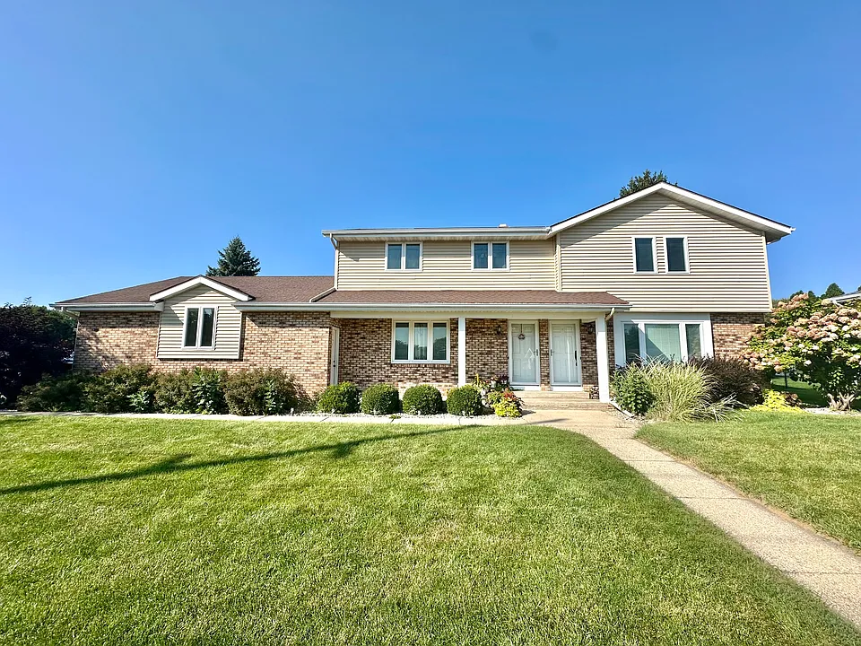 2748 Mineral Point Ave