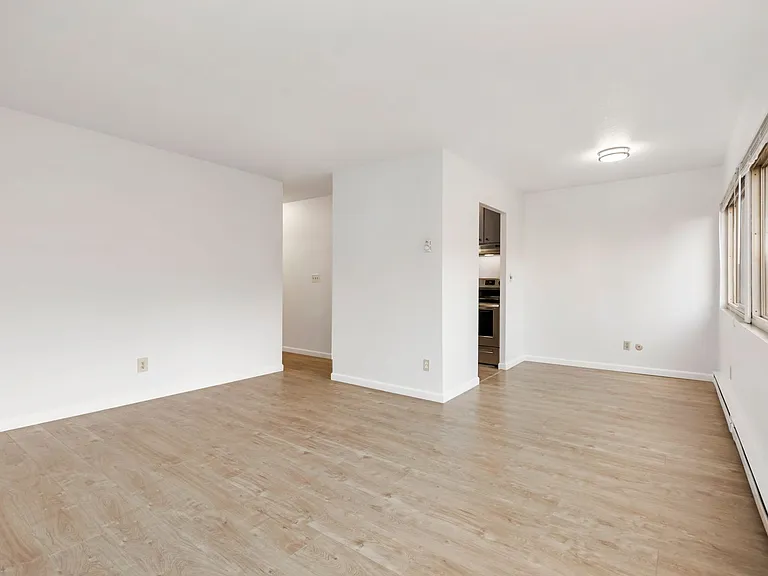 The Willis Apartments — Photo 31