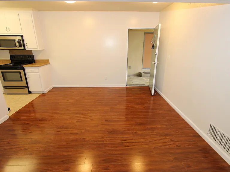 1308 Palos Verdes Dr #1 — Photo 4
