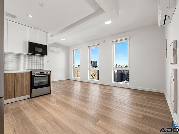 3rd image of 100 Lenox Rd APT 6B