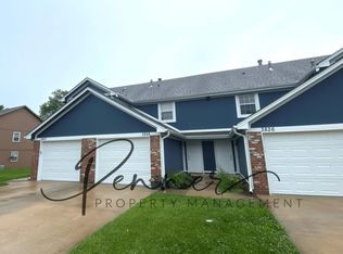 3830 SW Harbor Dr, Lees Summit, MO 64082