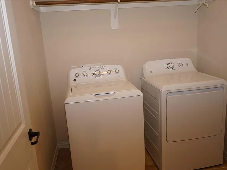9411 Sparrow Creek Ct — Photo 16