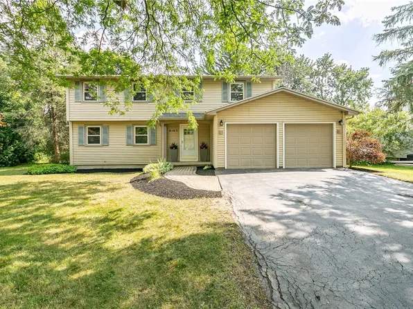 6163 Fawn Meadow St, Farmington, NY 14425