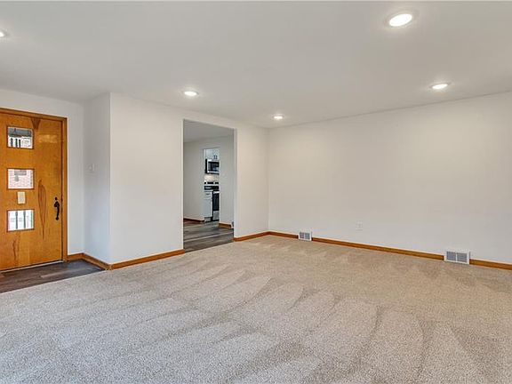 3rd image of 5525 Clark Ave