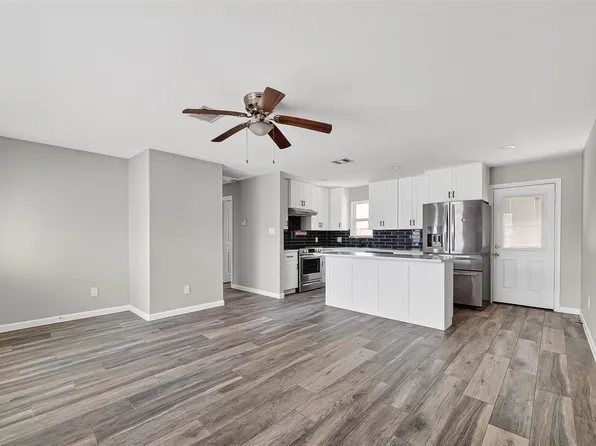 4106 White St, Bacliff, TX 77518