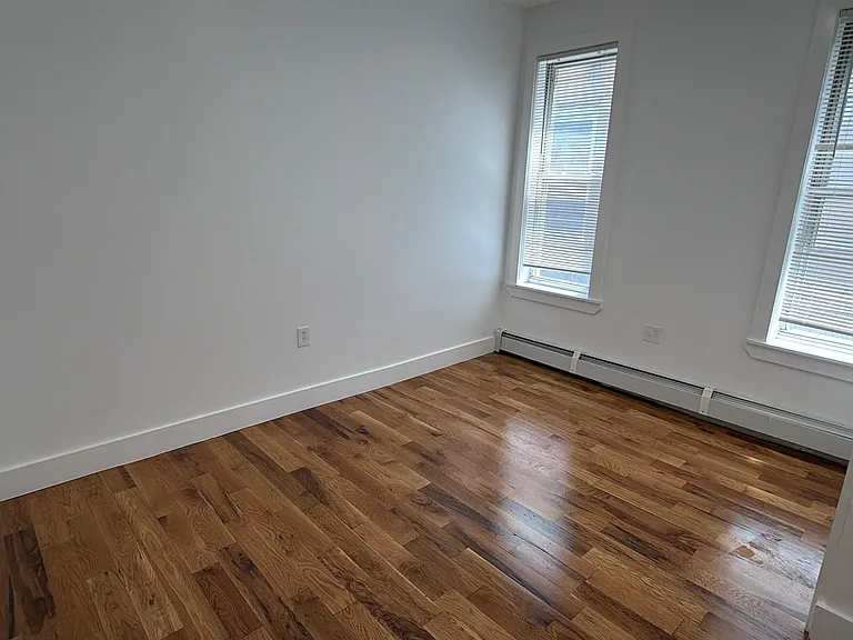 1136 Fteley Ave #1F — Photo 2