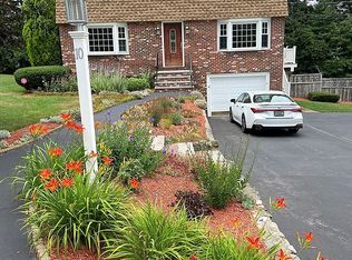 10 Blackhorse Ln, Burlington, MA 01803