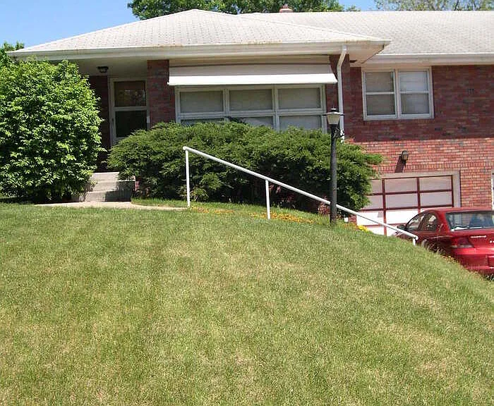 3019 S 49th Ave — Photo 1